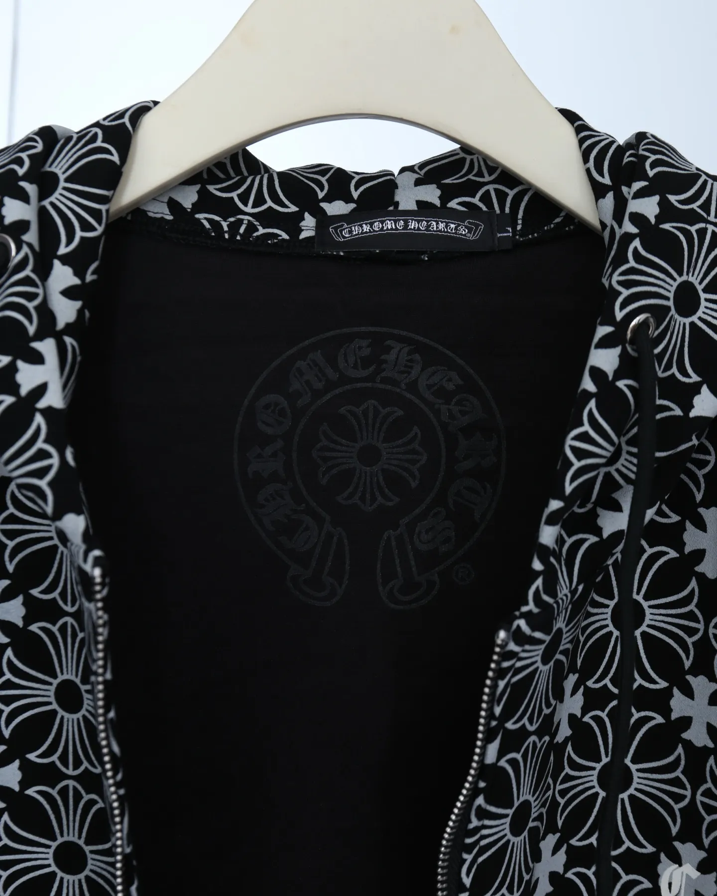P310 Chrome Hearts/Chrome Hearts new full-print small cross cardigan jacket for men and women - High weight, high density and high quality. The wool is soft, delicate and skin-friendly. It feels soft and silky. It has excellent warmth and skin-friendly properties. - Customized weaving and dyeing, no color difference. No matter the fabric or workmanship details, it is better than the ordinary version on the market. - Hardware zipper accessories are all customized. Full of details. Size: S-XL